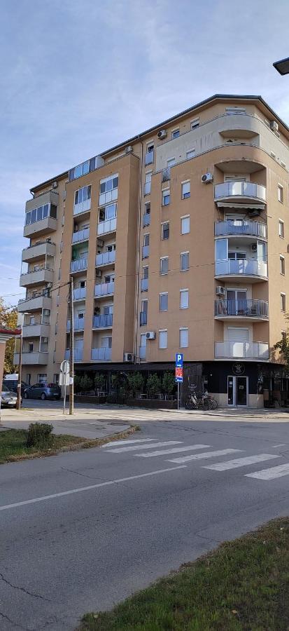 Lux Apartman Ava NagyNagykikinda Kültér fotó